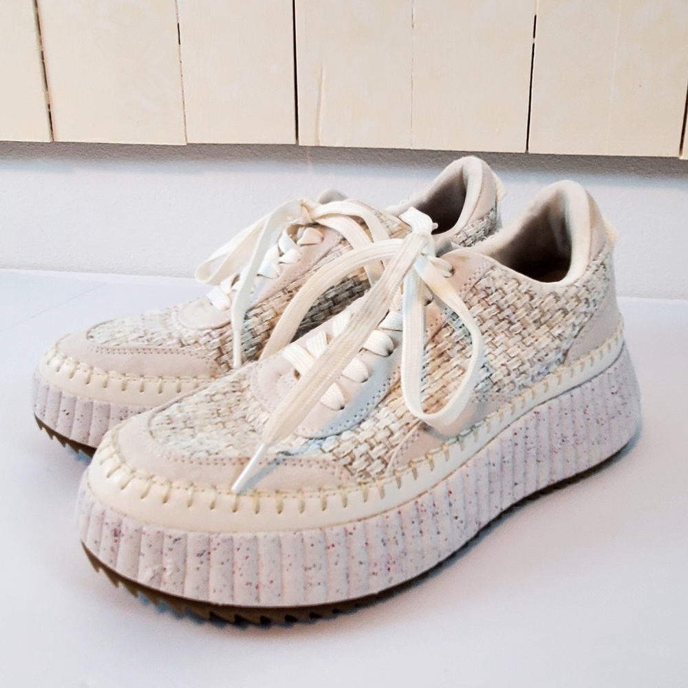Universal Thread Cream Textured Sneakers